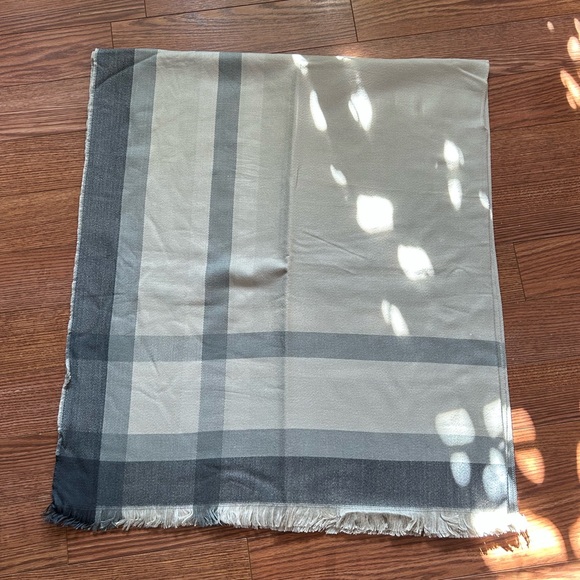 NWOT Blanket Poncho - Picture 3 of 6